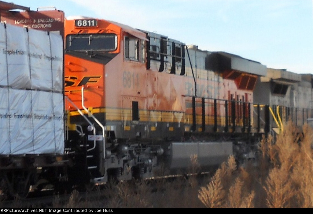 BNSF 6811